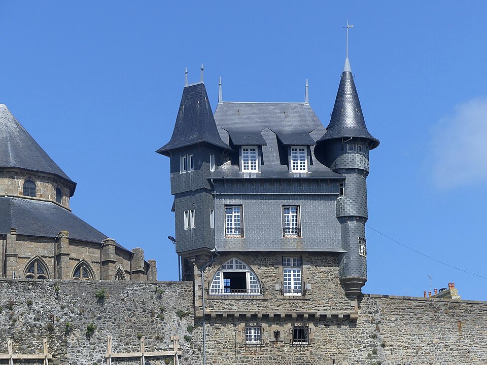 La Maison du Guet dominant le port à Granville